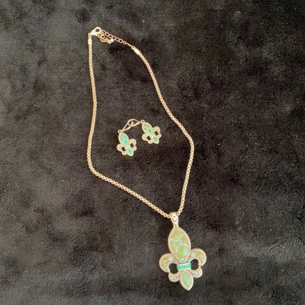 Fleur necklace and earrings set